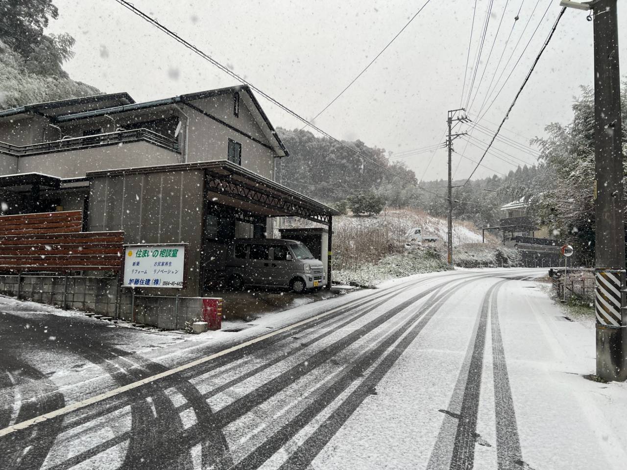 雪の降る朝